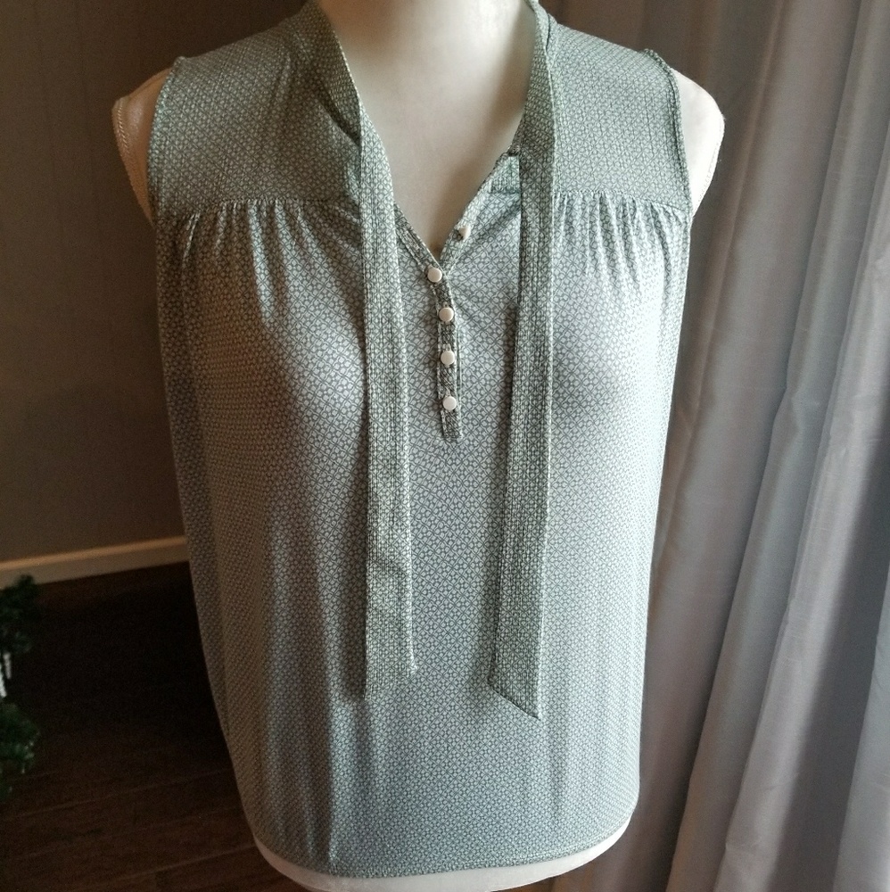 Dainty sleeveless loft blouse - Picture 6 of 7